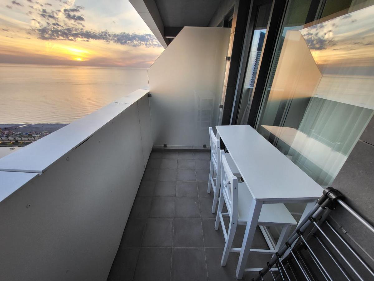 Holiday Apartments Batoumi Extérieur photo